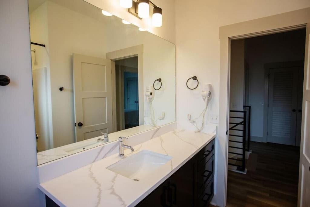 Villa Coral Reef - Brand New Build, Pet Friendly, Private Pool! Sleeps 9! Panama Stadt Exterior foto